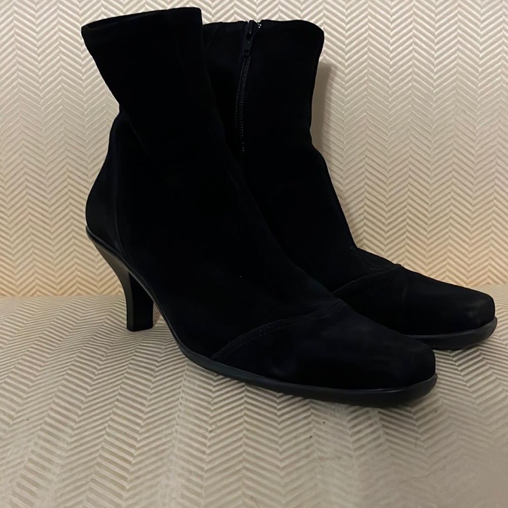 EUC La Canadienne ankle boots